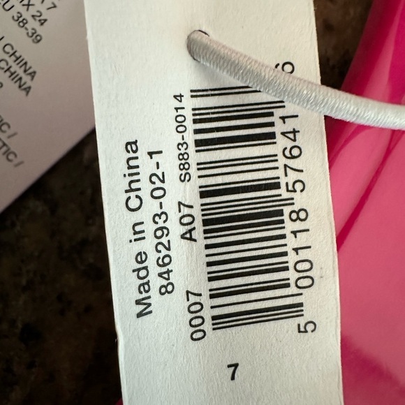 Old navy Barbie pink slides size 7 - Picture 3 of 7